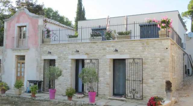 Le Bastidon de Cucuron, Book Hotel Hoteller i Cucuron med parkering, Parkering