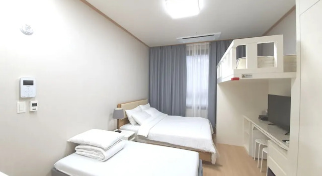8 Holiday, Забронировать Отель Отели Коян 4 звезды, 4*