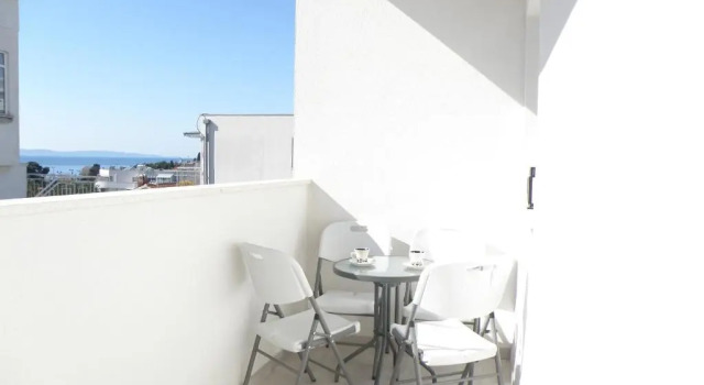 Апартаменты Apartment with terrace and free parking - Beach nearby