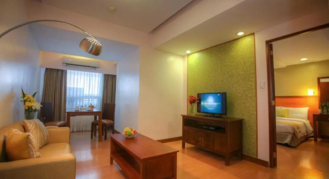 Номер Premier c 1 комнатой The Malayan Plaza Hotel