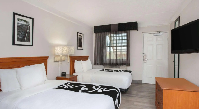 Четырёхместный номер Standard Baymont by Wyndham Fort Myers Central