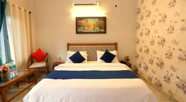 Двухместный номер Standard с видом на бассейн Aranya Resort & Suites By Shivaneel Hospitality