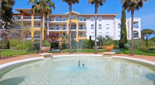 Le Grand Parc 26600, Забронировать Отель Сент-Эгюльф Var coast