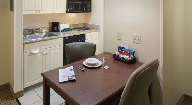 Четырёхместный номер Standard Homewood Suites by Hilton Newark-Cranford