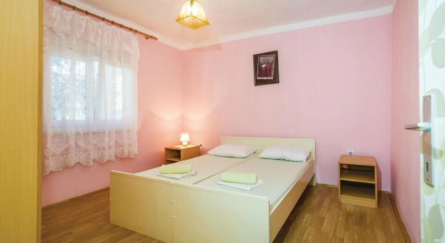 Nice Apartment in Gornji Karin With 2 Bedrooms and Wifi