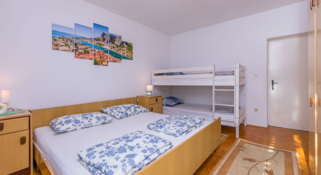 Apartments KK, Book Lejlighed Hoteller i Celina med parkering, Parkering