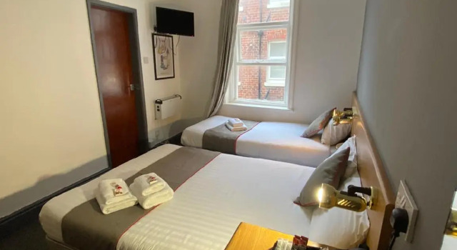 Alumhurst Hotel, Забронировать Отель Отели Блэкпул 3 звезды, рядом с Конференц-центр Winter Gardens, 3*