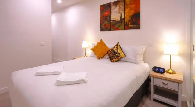 Апартаменты Superior Astra Apartments Glen Waverley