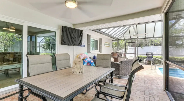 Коттедж 1 Mi to Vanderbilt Beach! Family Home on 500 Block