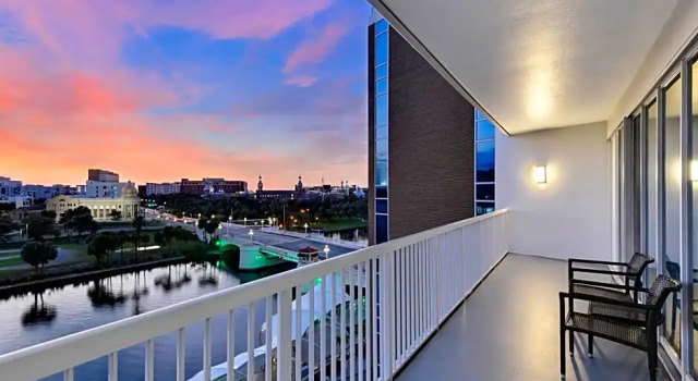 Двухместный номер Corner Mobility Accessible Hotel Tampa Riverwalk