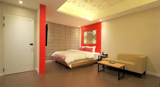 Suite Some Hotel
