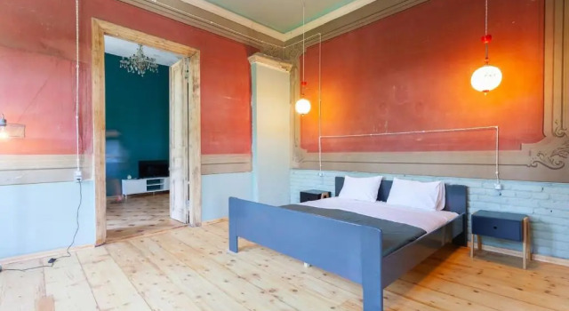 Wehost Sunny Apartment