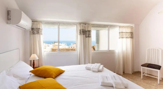 Апартаменты Hostal Boutique Luna de Nerja OLIVE OIL FREE DEGUSTATION & SALE