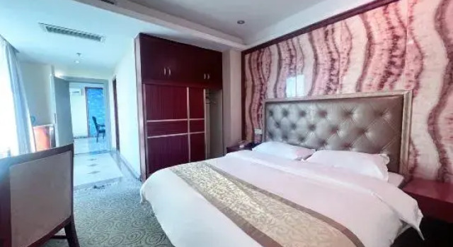 Люкс Standard Kai Tian Golden Classic Hotel (Huizhou Baishi Branch)
