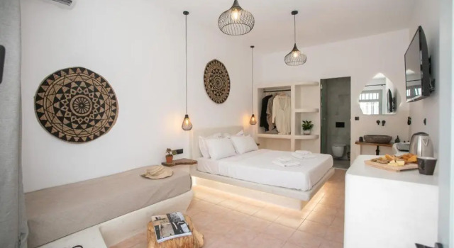 Номер Comfort Adama's Suites Naxos