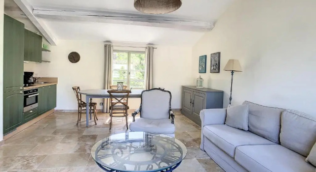 **Lovely Apartment In The Castle Of La Redorte**, Book Lejlighed La Redorte Canal du Midi