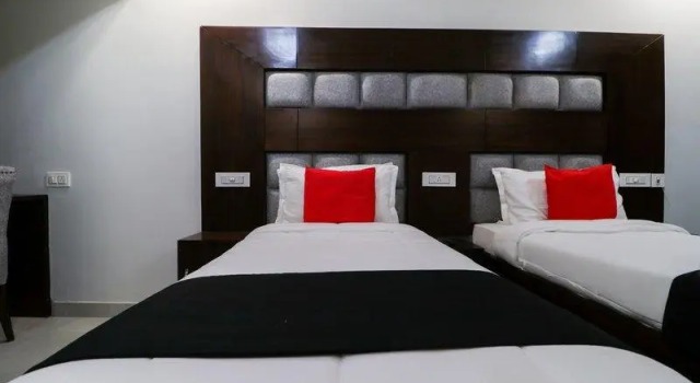 Люкс Standard Capital O 10540 Hotel JD Residency