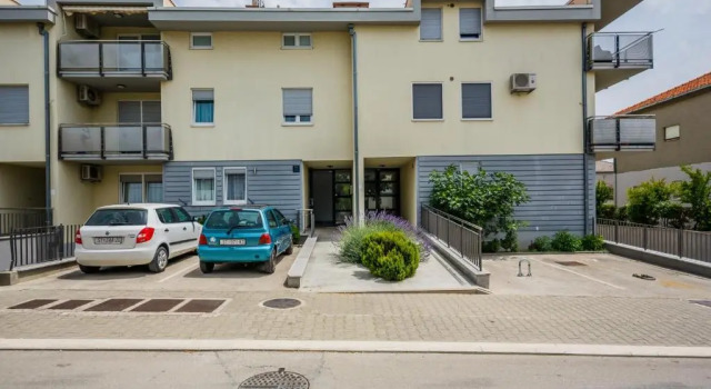 Apartments with a parking space Kastel Stari, Kastela - 18812