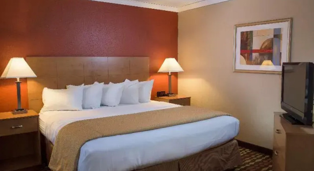 Номер Standard с балконом Best Western Ambassador Inn & Suites