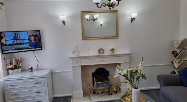 Апартаменты Modern 2-Bed Home - Private Garden Parking & WiFi