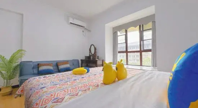 Семейный люкс с 2 комнатами Chinese Yijuju B&B (Xinhua Ideal City Branch)