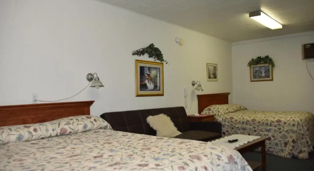 Номер Economy Royals Inn Motel