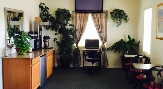 Четырёхместный номер Standard Royal Inn Taylorsville