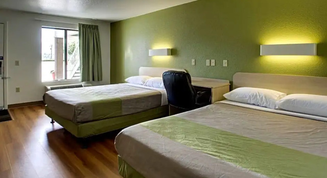 Четырёхместный люкс Motel 6 Ogden Riverdale