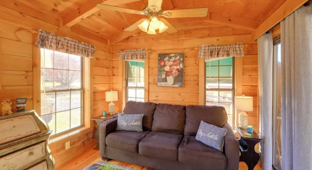 Pet-friendly Damascus Cabin w/ Deck & Mtn Views!, Prenota Casa vacanze Damascus Virginia