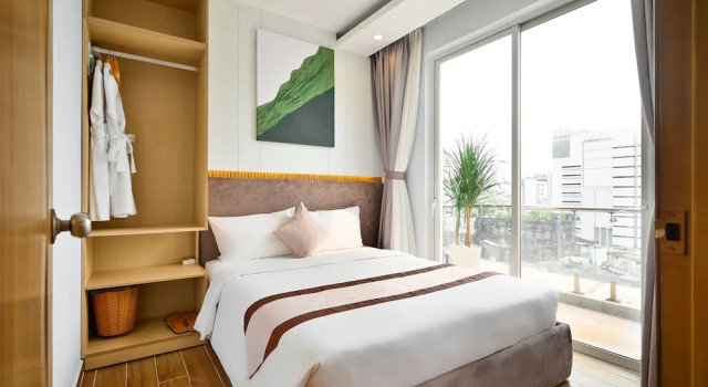Номер Standard Пентхаус с 2 комнатами с балконом и с видом на город CICILIA Saigon Center