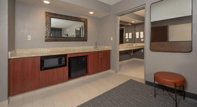 Люкс Fairfield Inn & Suites by Marriott Frederick