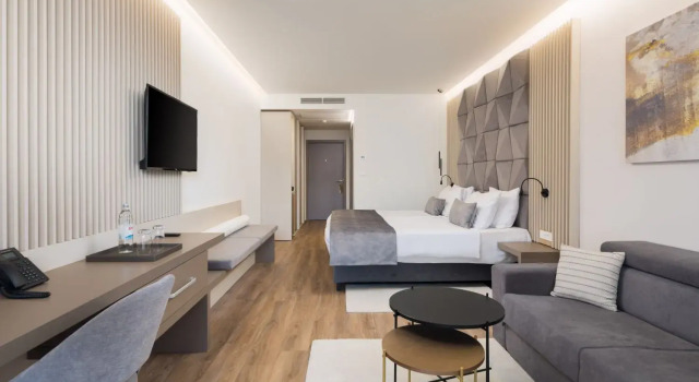 Номер Deluxe с балконом и с частичным видом на море Aminess Laurel Khalani Hotel