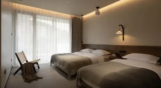 Кровать в общем номере Mountain Bliss · Whispering Haven Healing Hideaway (Anji Cloud Grasslands Branch)