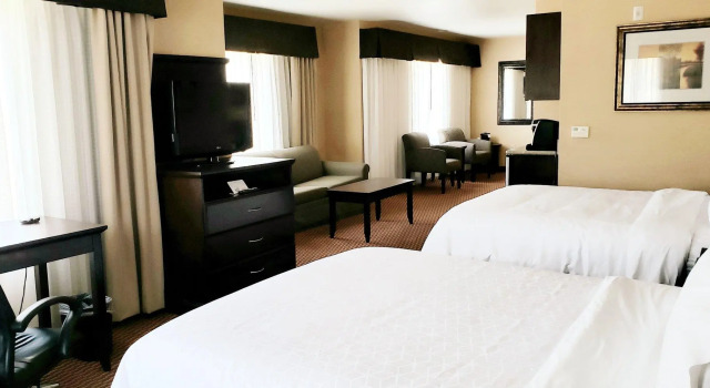 Четырёхместный люкс Holiday Inn Express & Suites Frazier Park by IHG