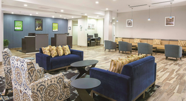 La Quinta Inn & Suites by Wyndham Karnes City - Kenedy, Reserva ahora Hotel Kenedy Texas