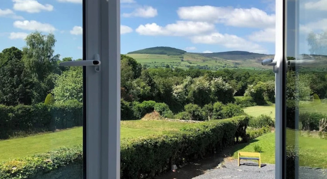 Двухместный номер Deluxe с видом на горы Mon Petit Cottage - B&B and Guest House in Bunclody