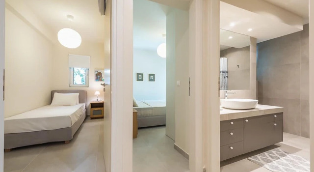 Lovely 2 Bedroom Apartment Vouliagmeni