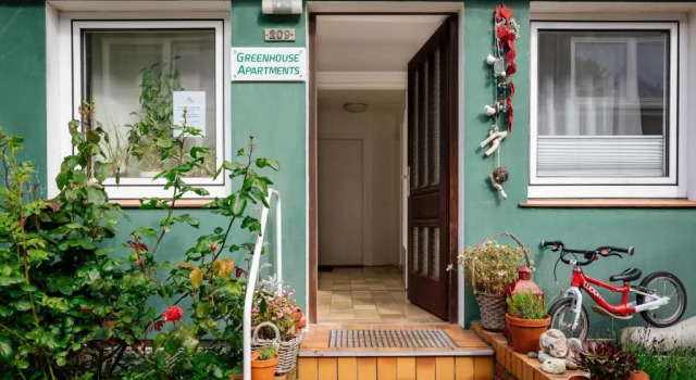 Апартаменты Greenhouse Apartments