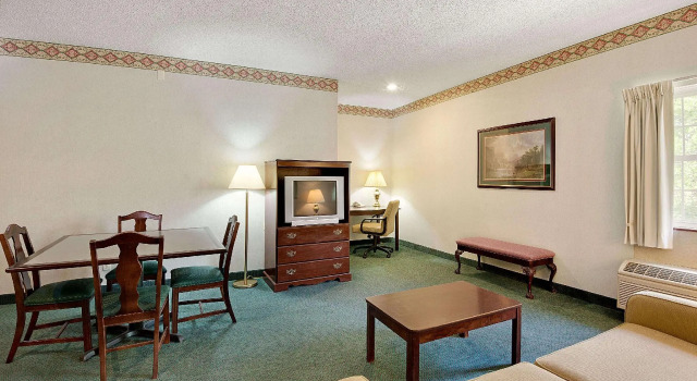 Двухместный люкс Days Inn by Wyndham Lisbon