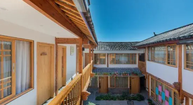 Lijiang Huazizai Premium Garden Inn, Забронировать Отель Лицзян Юньнань, рядом с Улица Сквер-стрит Древнего города Даянь