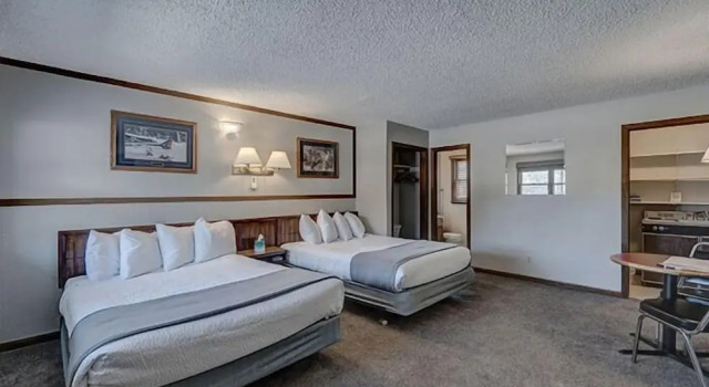 Четырёхместный номер Standard Canyon Lake Resort