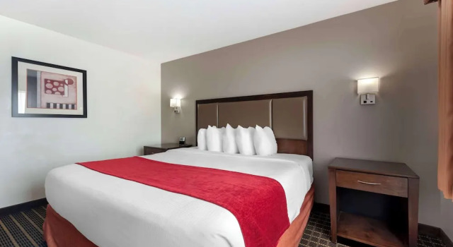 Люкс Best Western Plus Eagleridge Inn & Suites