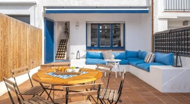 Centro Empuriabrava: Luminosa Casa en el Canal, Забронировать Отель Отели Alt Empordà 3 звезды, 3*
