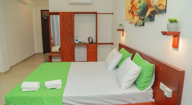 Travellers Hotel Hikkaduwa, Забронировать Отель Отели Округа Галле 3 звезды, 3*