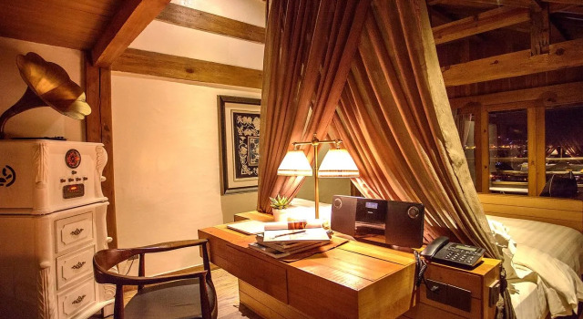Lijiang Joyful Boutique Hotel, Забронировать Отель Лицзян Юньнань, рядом с Улица Сквер-стрит Древнего города Даянь