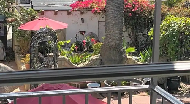 Двухместный люкс с балконом Villa Rosa Inn