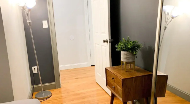 Stunning 3bd/3ba in Jamaica Plain Near the Trains #2, Забронировать Апартаменты/квартира Jamaica Plain Бостон