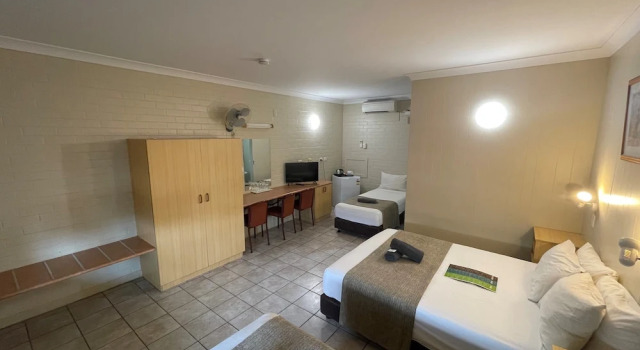 Семейная студия Economy с балконом Pine Tree Motel