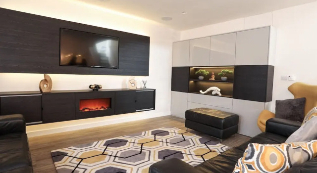 Ling Di Long, Book Hotel Llanfaelog Anglesey