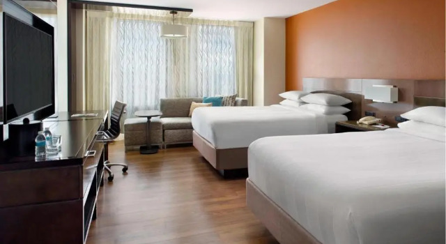 Четырёхместный номер Standard Augusta Marriott at the Convention Center